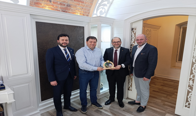 ATSO SPOR OYUNLARI KOMİSYONU, TSYD İL TEMSİLCİSİ NADİR GÜZBEY’E TEŞEKKÜR ŞİLTI TAKDİM ETTİ